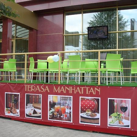 Manhattan Hotel & Restaurant Chişinău Extérieur photo