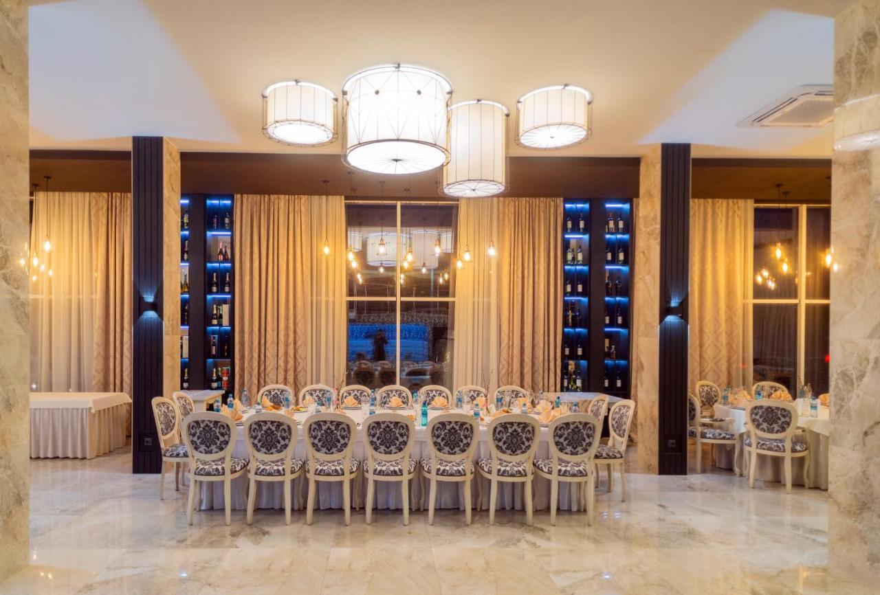 Manhattan Hotel & Restaurant Chişinău Extérieur photo