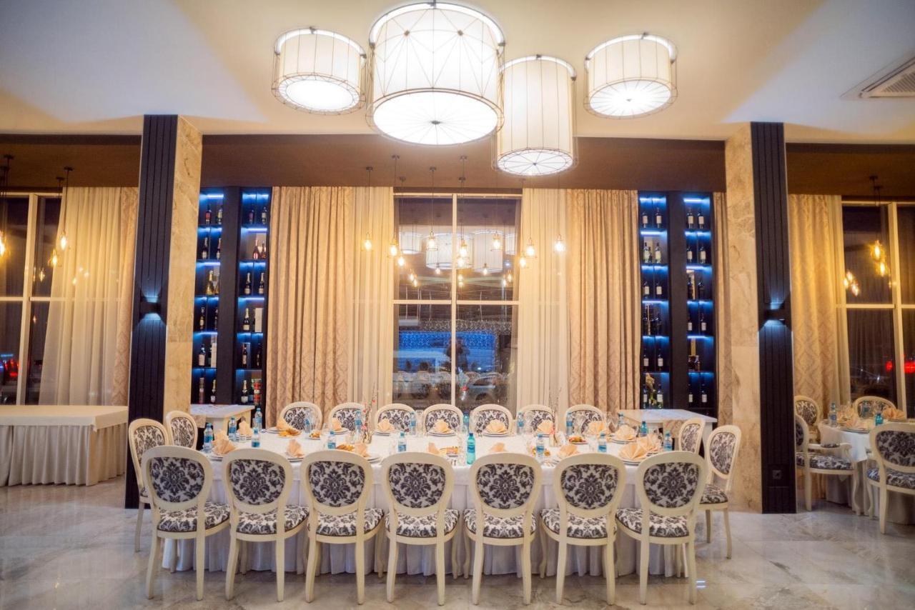 Manhattan Hotel & Restaurant Chişinău Extérieur photo
