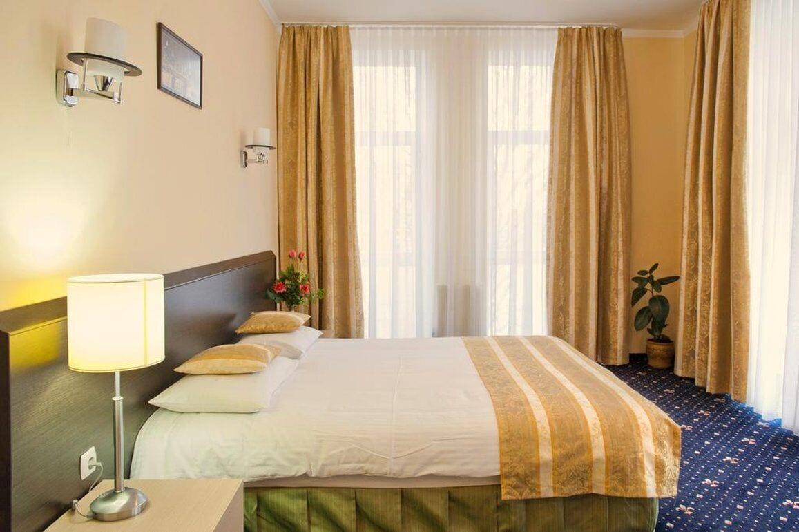 Manhattan Hotel & Restaurant Chişinău Extérieur photo
