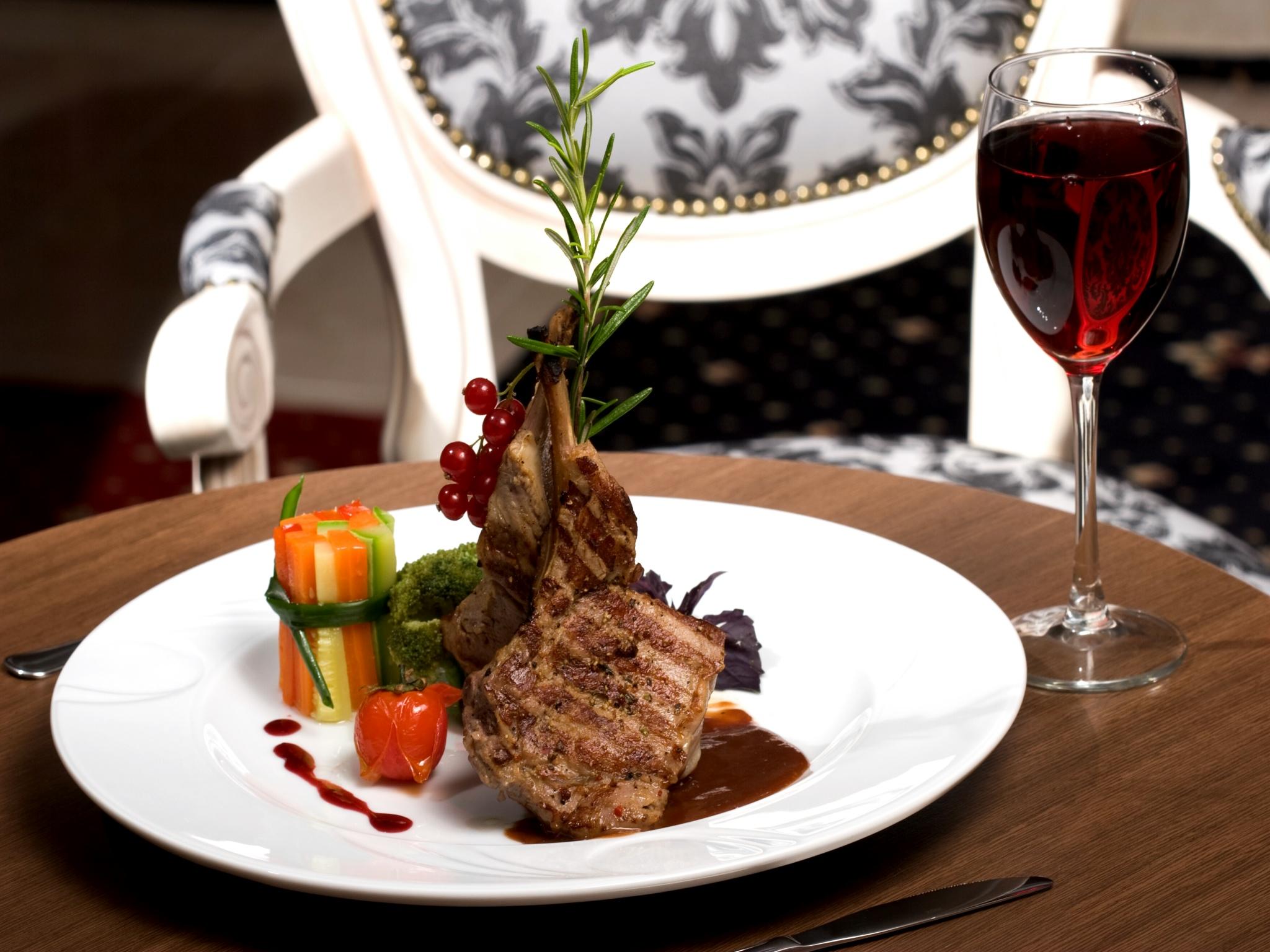 Manhattan Hotel & Restaurant Chişinău Extérieur photo