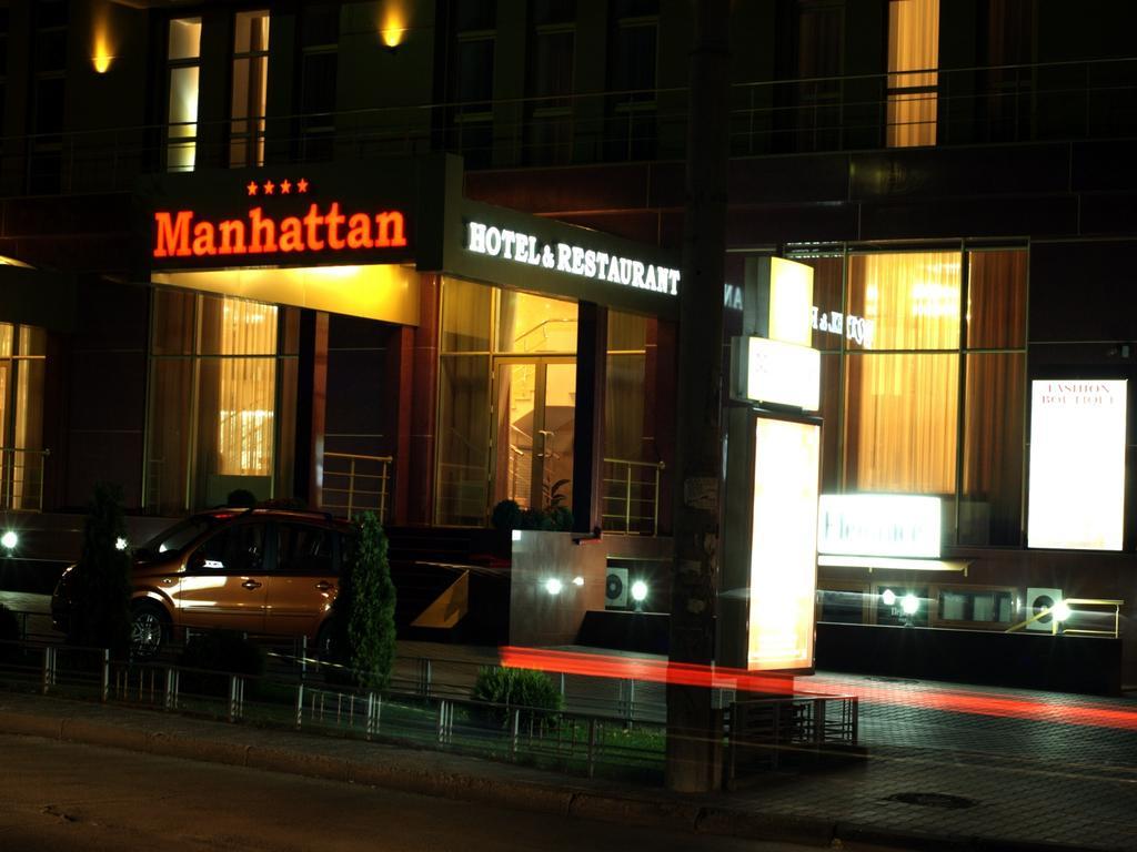 Manhattan Hotel & Restaurant Chişinău Extérieur photo