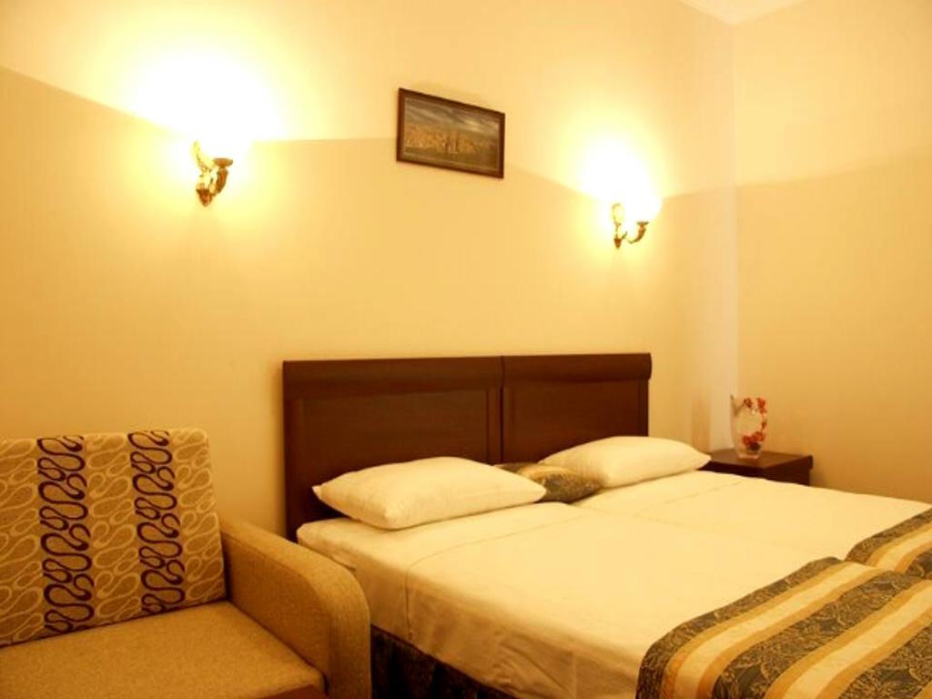 Manhattan Hotel & Restaurant Chişinău Extérieur photo