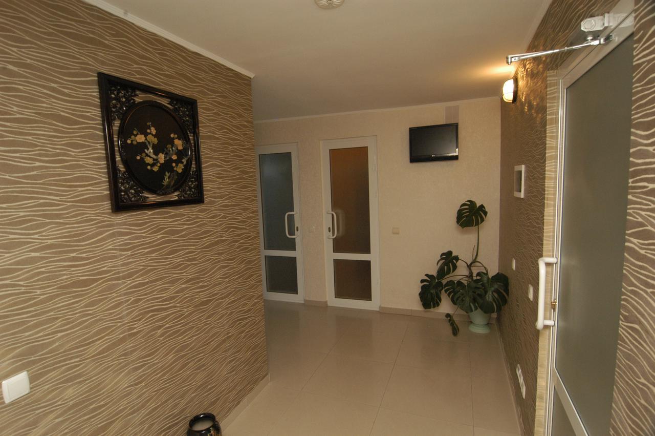 Manhattan Hotel & Restaurant Chişinău Extérieur photo