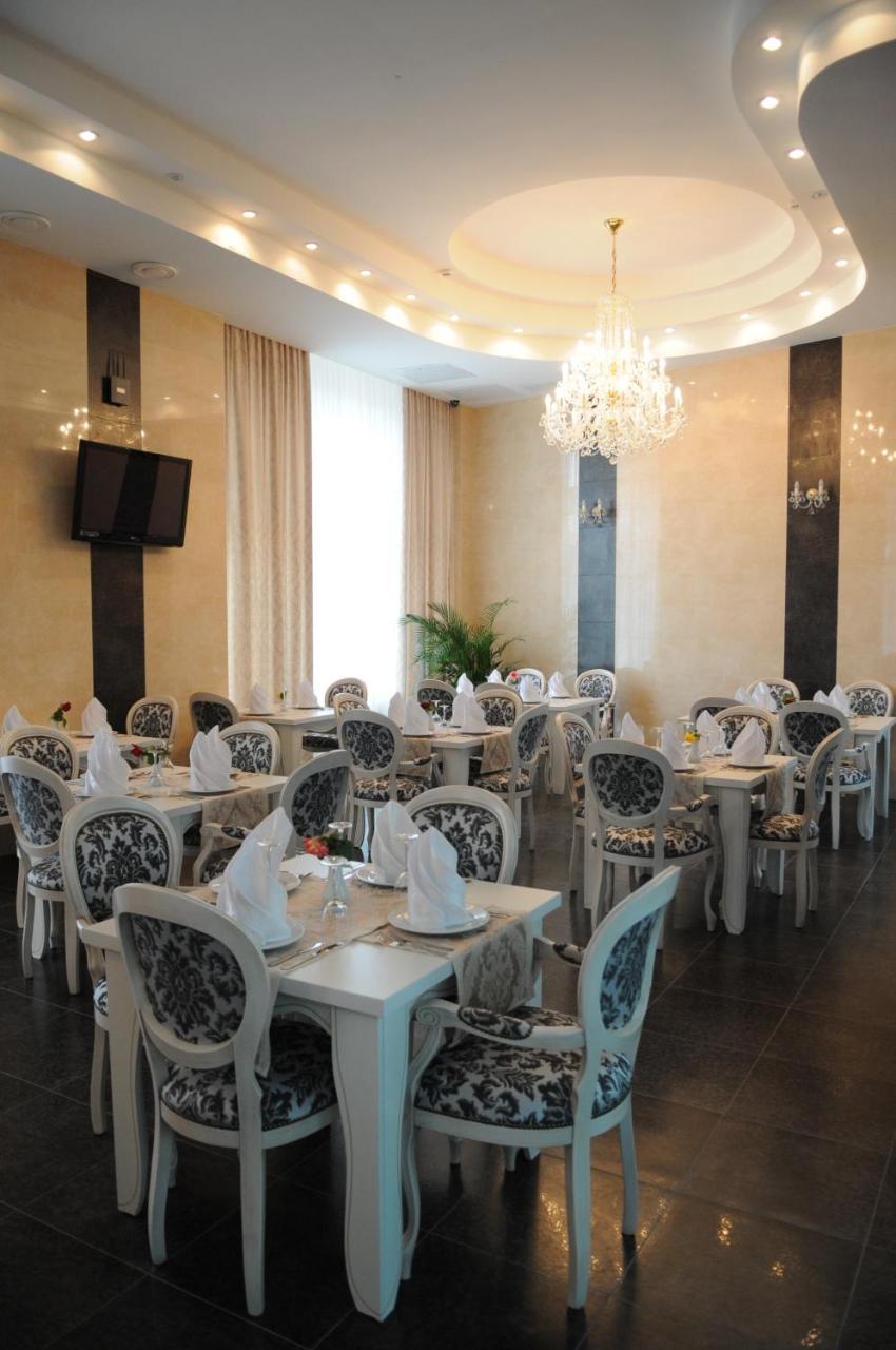 Manhattan Hotel & Restaurant Chişinău Extérieur photo