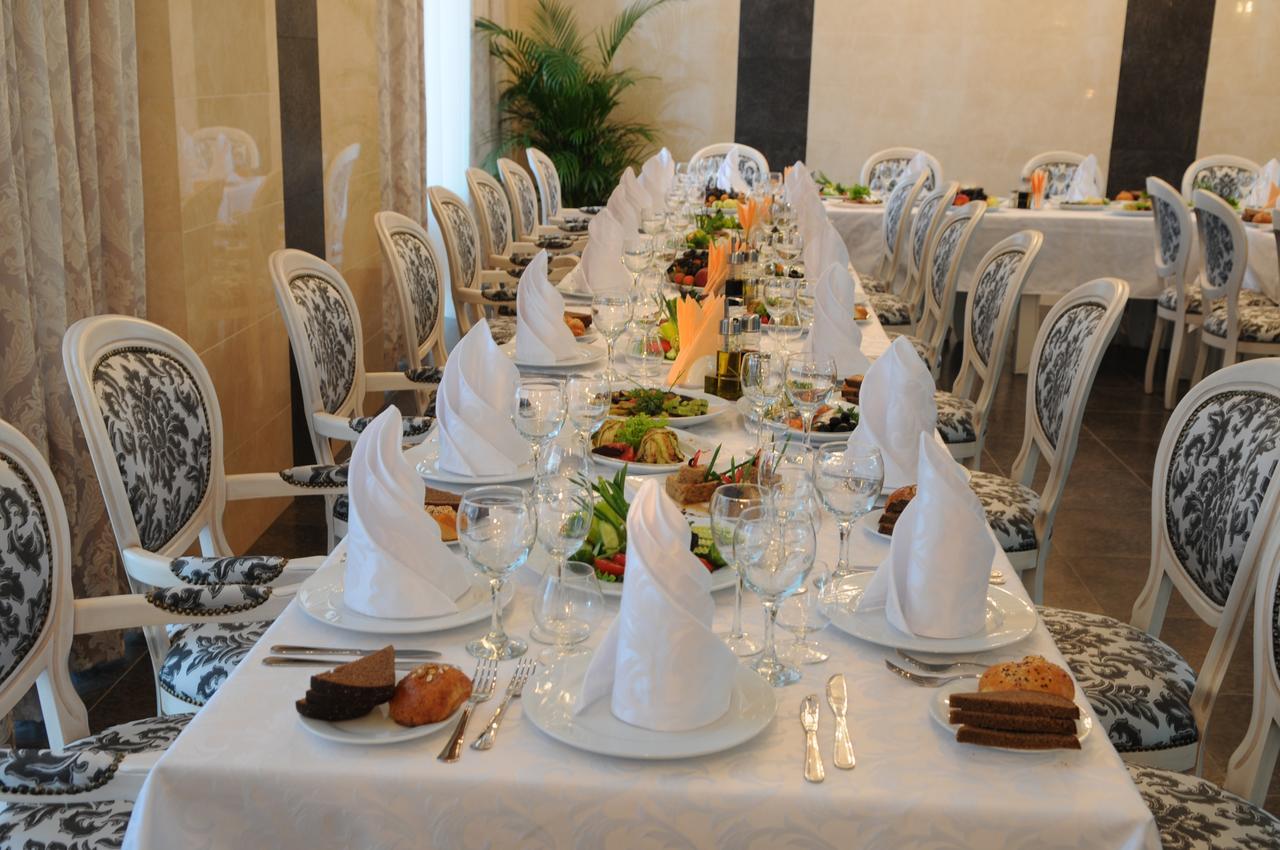 Manhattan Hotel & Restaurant Chişinău Extérieur photo