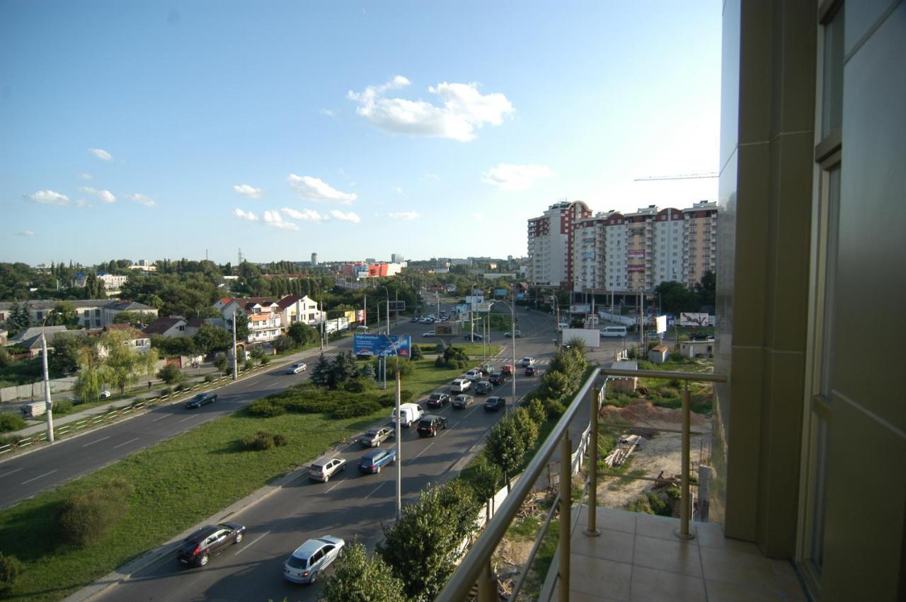 Manhattan Hotel & Restaurant Chişinău Extérieur photo