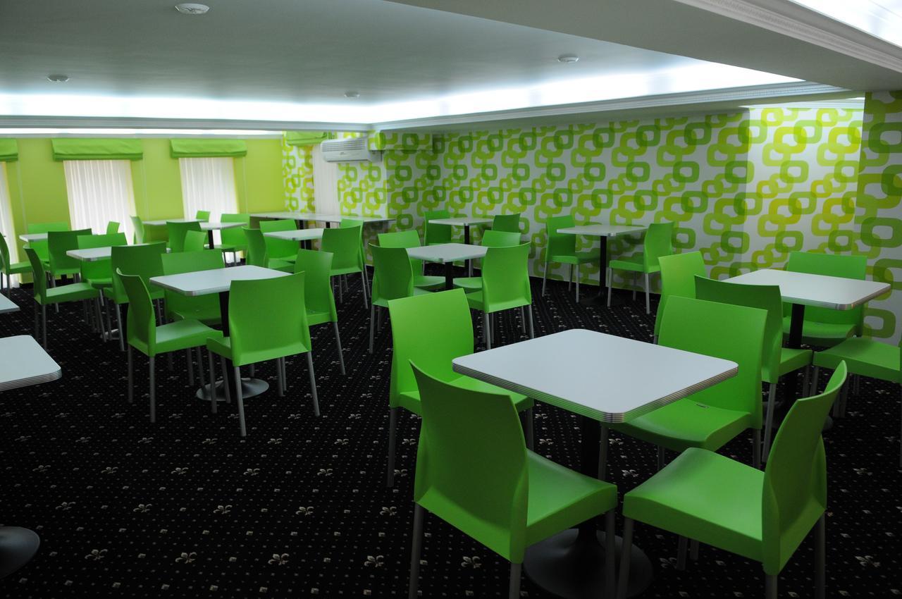 Manhattan Hotel & Restaurant Chişinău Extérieur photo