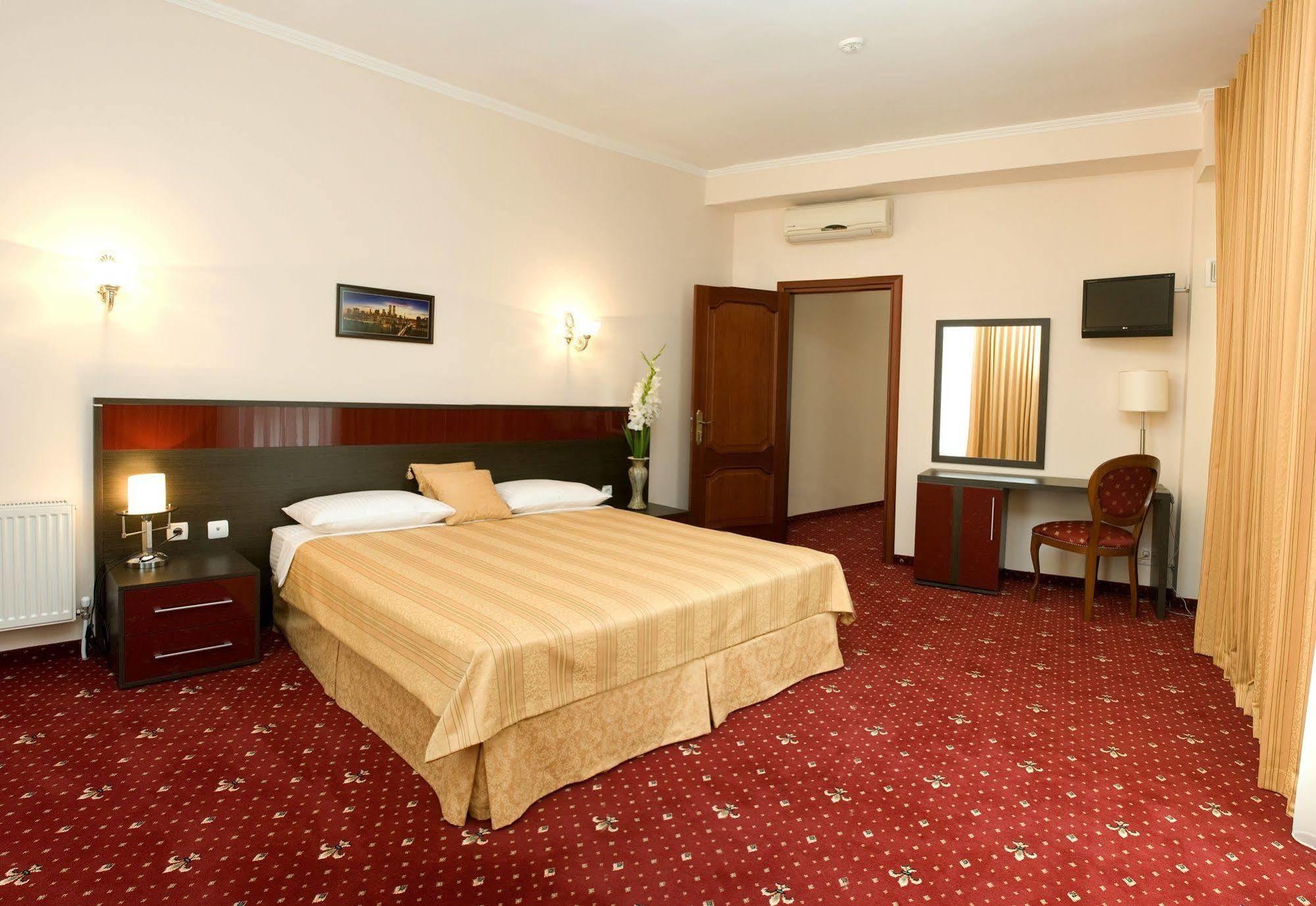Manhattan Hotel & Restaurant Chişinău Chambre photo